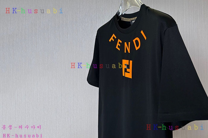 NEW 펜디 반팔티 신상 FD 559402
